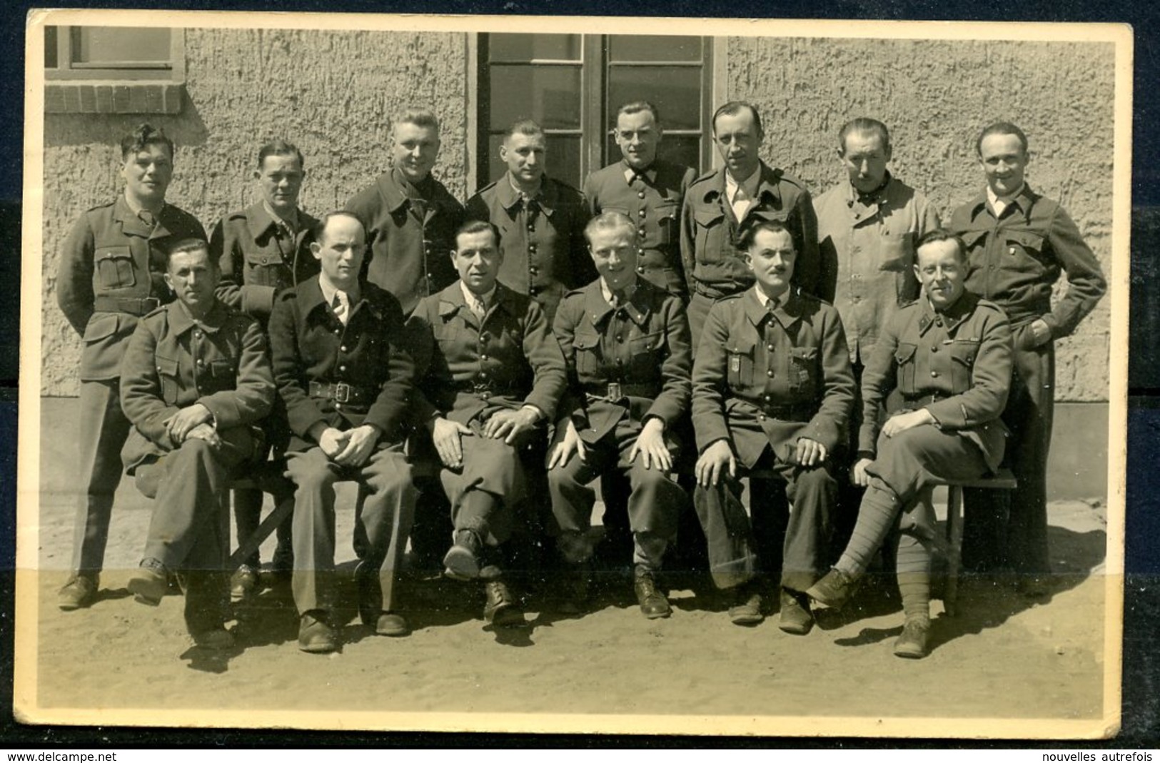 LOT DE 9 PHOTOS (2 PHOTOS 03/1940),(4 PHOTOS STALAG II B 1943) ET ( 3 CARTES PHOTO GROUPE ET PIECE DE THEATRE).