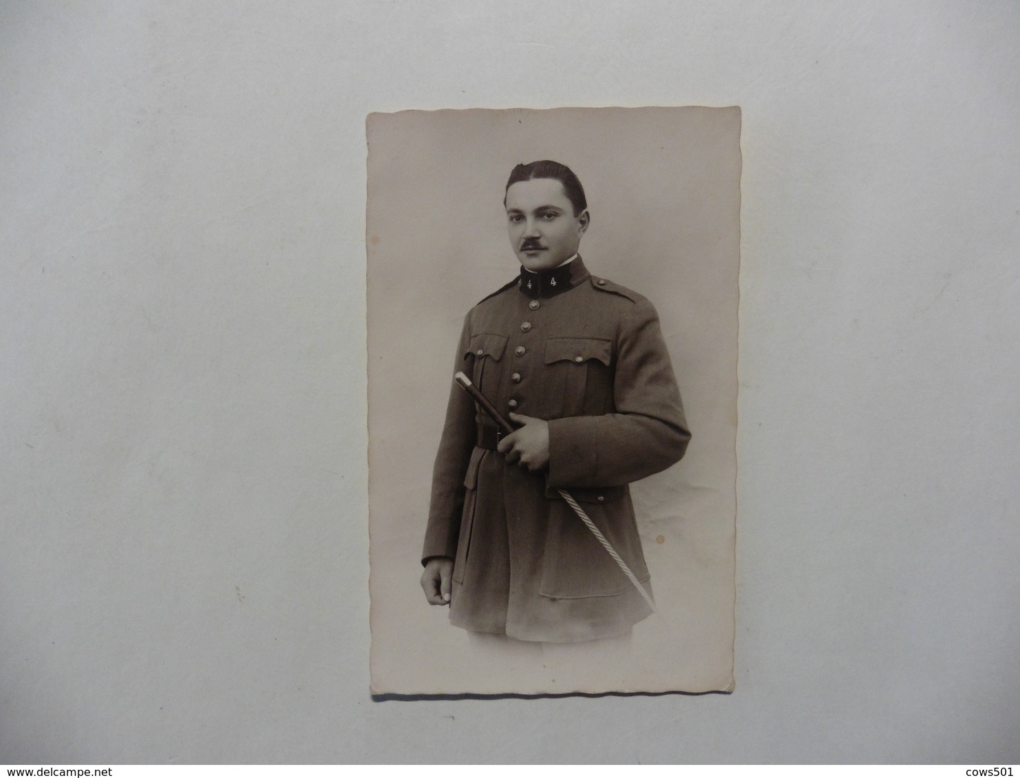 CPA :France  Militaria :> Guerre 1914-18 :  Soldat  En Uniforme N°4 Sur Le Col - Guerre 1914-18