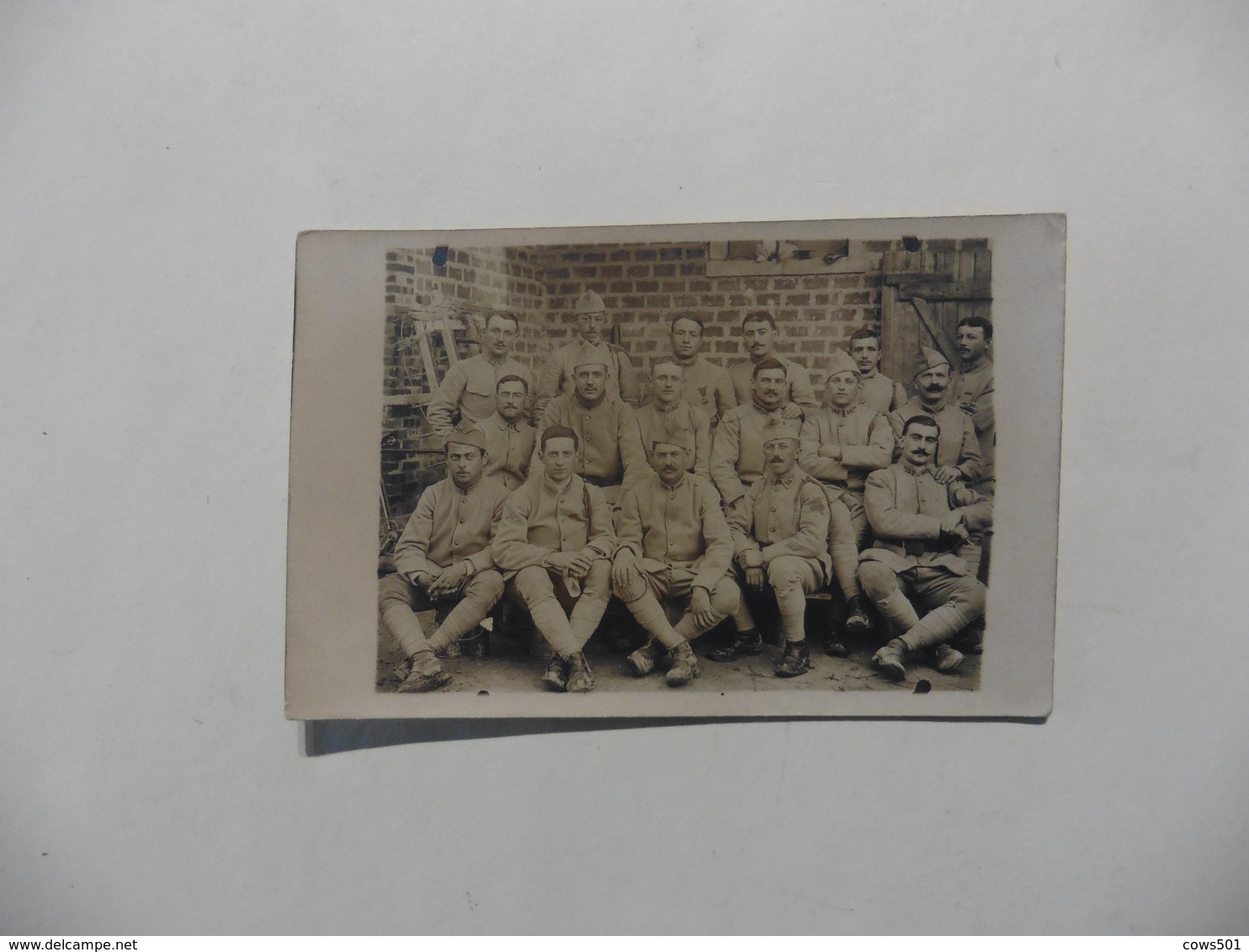 CPA :France  Militaria :> Guerre 1914-18 : Groupe De 17 Soldats En Pose N° 35 Sur Col De Vareuse - Guerre 1914-18