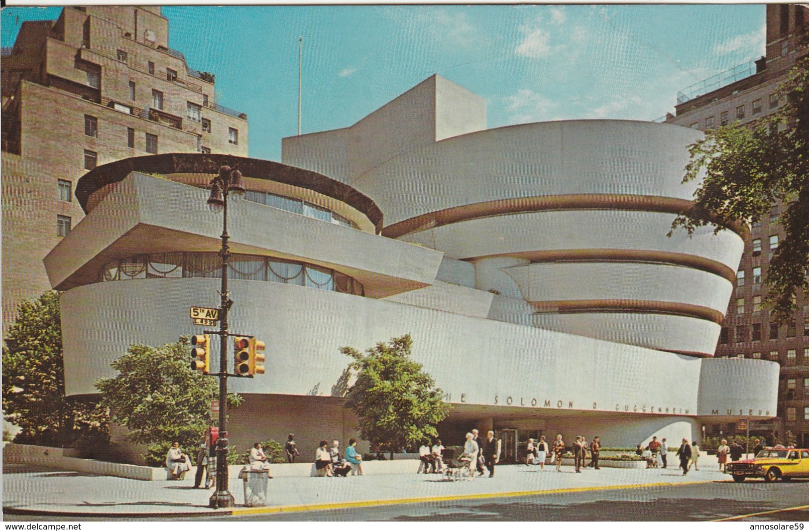 CARTOLINA - THE SOLOMON R. GUGGENHEIM MUSEUM (NEW YORK CITY) MOVIMENTATA - VIAGGIATA - F/P - COLORI - LEGGI - Exhibitions