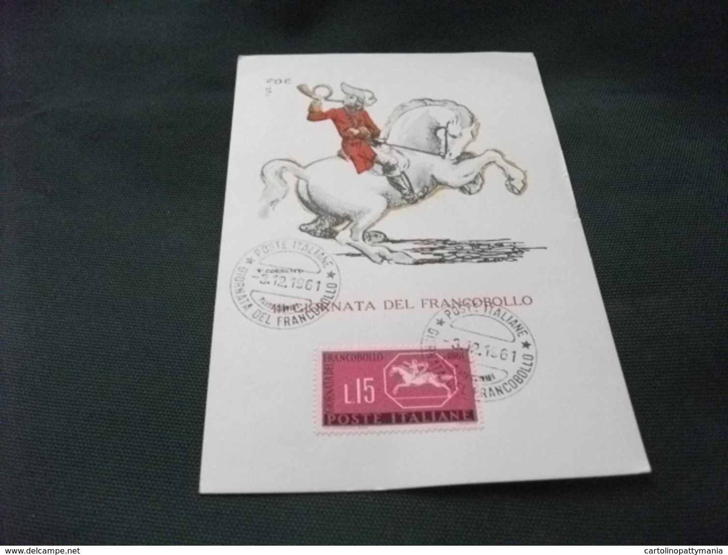 MAXIMUM  N° C 51 GIORNATA DEL FRANCOBOLLO 1961 CAVALIERE CAVALLO CORNO POSTALE  PIEGA ANG. - Poste & Postini