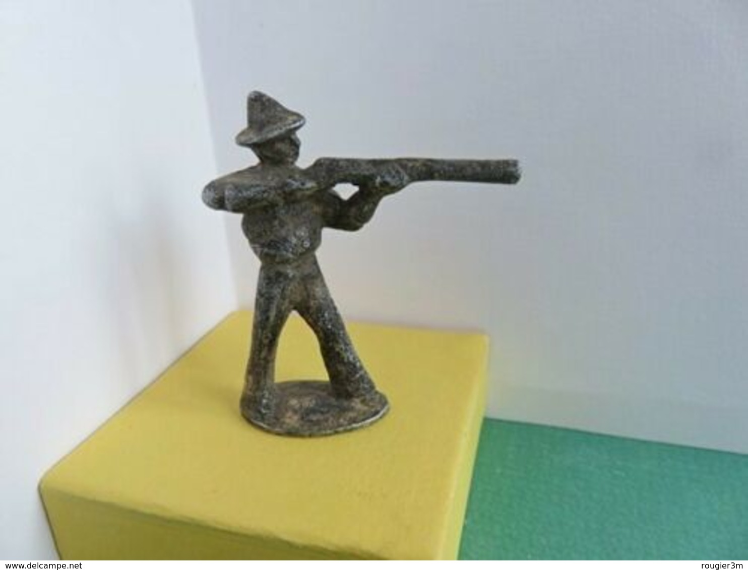 151 - Ancienne Figurine Quiralu - Cow-boy Debout Avec Fusil - En Action - Other & Unclassified