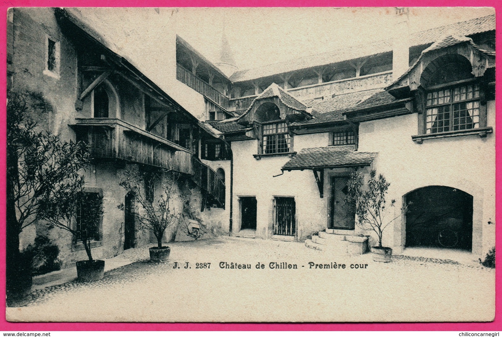 Château De Chillon - Première Cour - Editeurs Photographes JULLIEN Frères - Premier