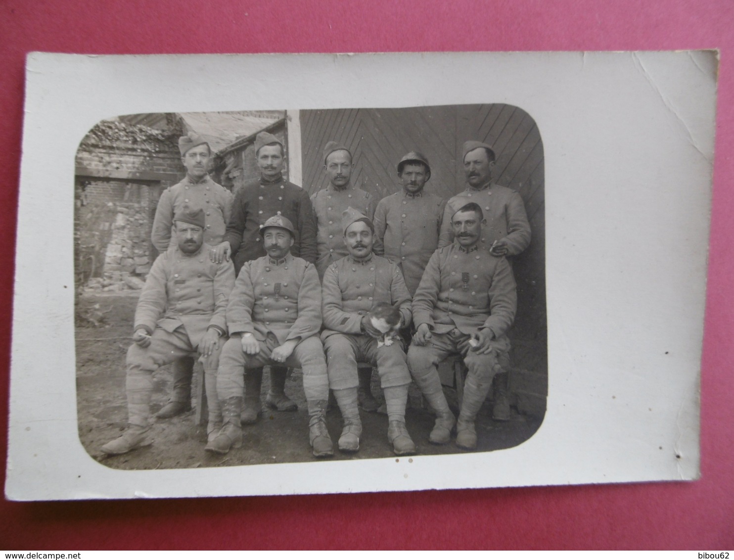 CARTE PHOTO MILITARIA D'un Groupe De POILUS  - 38e Infanterie COLONIALE - 24e Compagnie - 6e Bataillon - AUDIGER  Léonce - Barracks