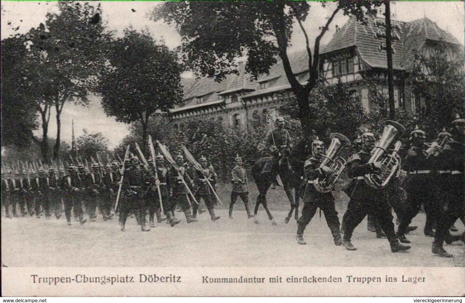 ! Alte Ansichtskarte Truppenübungsplatz Döberitz, Musikkorps, Militaria, MILITAIRE, 1916 - Kasernen