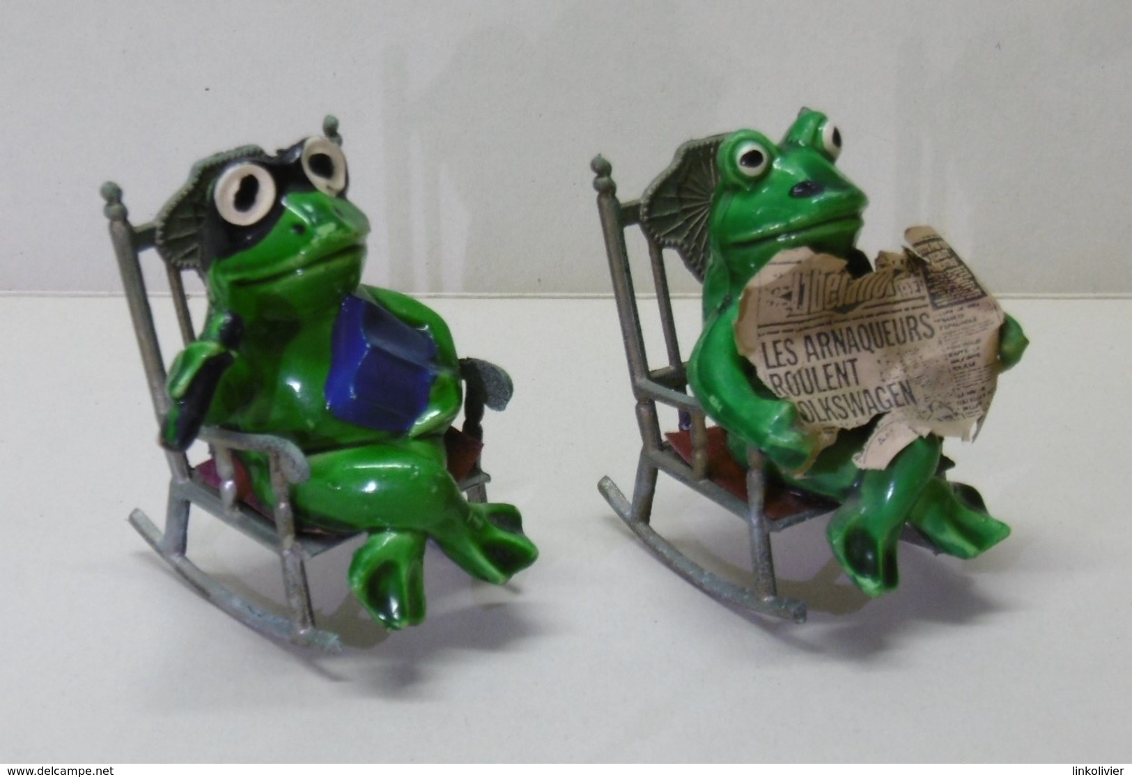 2 GRENOUILLES Assises Sur Rocking-chair - Bibelot Animaux Grenouille - Tiere