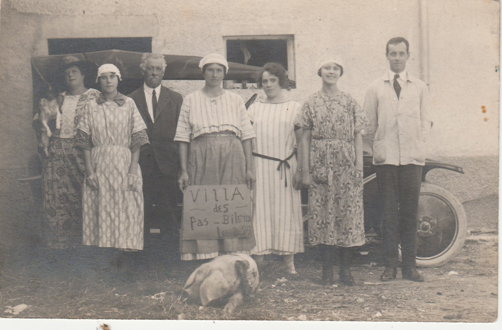 Les Besses ,(Rodez ) Carte Photo ,Villa Des Pas-Bileux ,( Personnage, Auto ,oldtimer, Cochon ) - Rodez