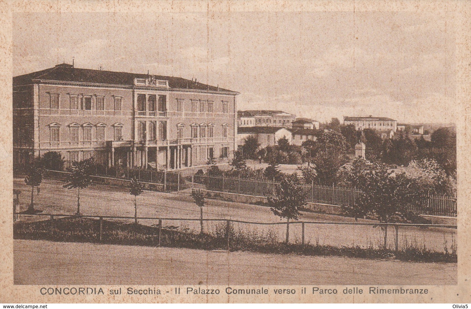 CONCORDIA - SUL SECCHIA - IL PALAZZO COMUNALE VERSO IL PARCO DELLE RIMEMBRANZE - Modena