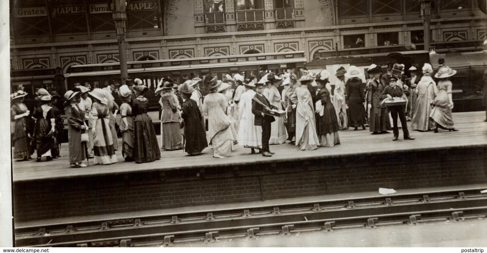 ROYAL GARDEN PARTY Fonds Victor FORBIN (1864-1947) - Trenes