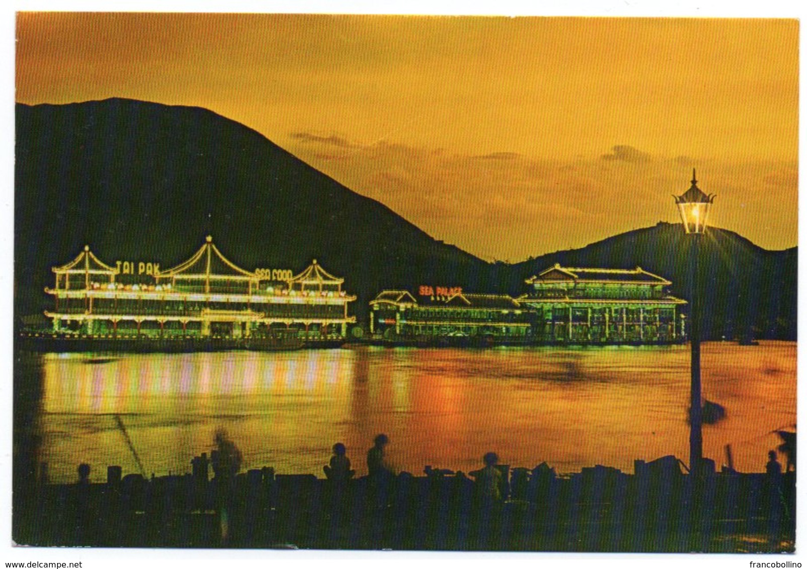 HONG KONG - THE NIGHT VIEW OF THE FLOATING RESTAURANTS IN ABERDEEN / BEACONSFIELD HOUSE CANCEL -1965 - Cina (Hong Kong)