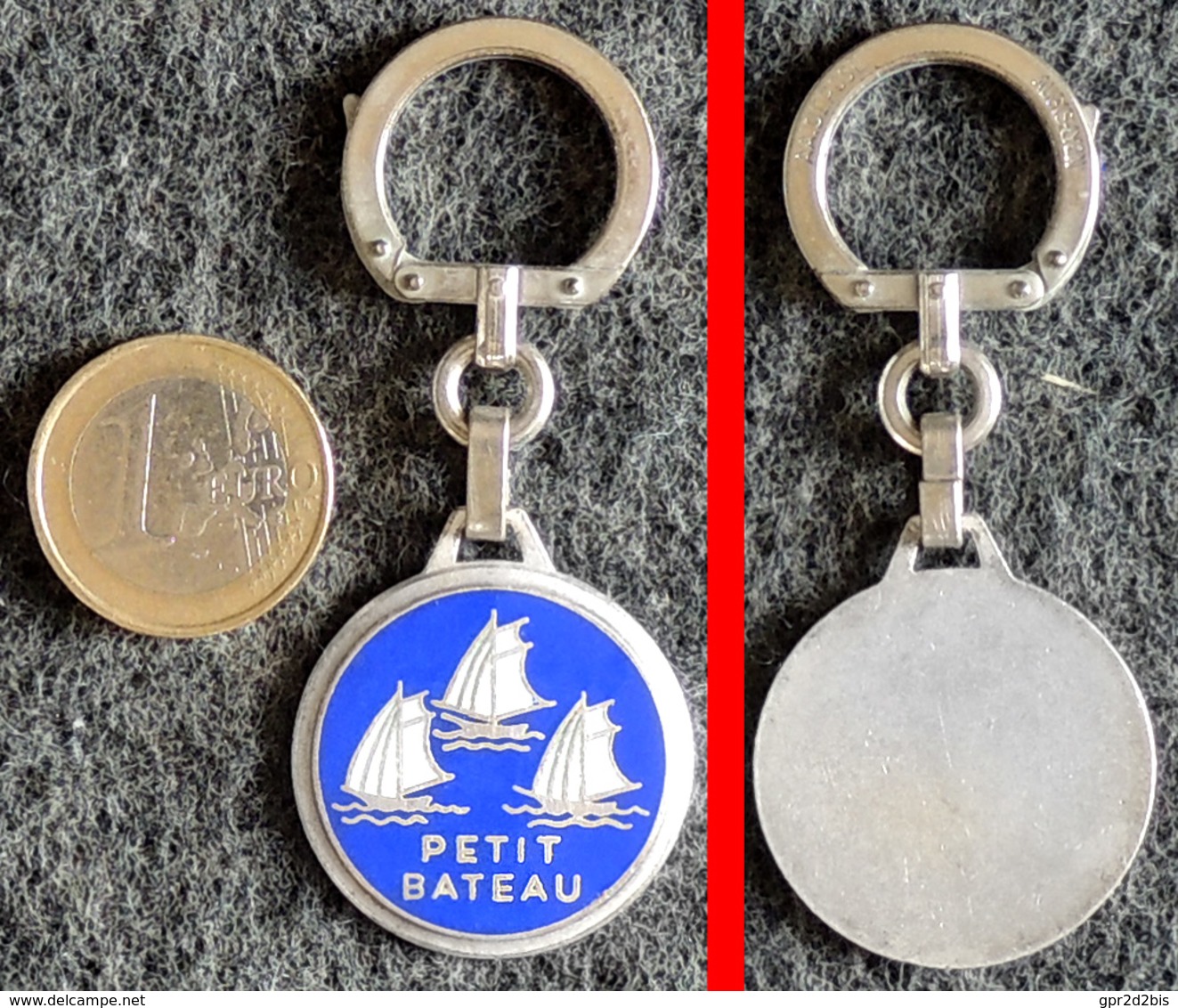 AUGIS Porte-clé Ancien NEUF Sous-vêtements & Culottes PETIT BATEAU à TROYES 10 émaillé Bleu & Blanc - Key-rings