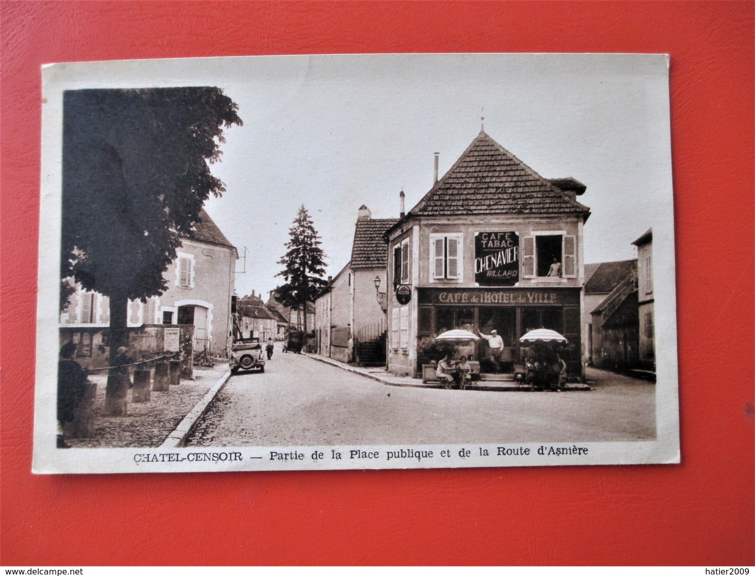 CHATEL CENSOIR - Partie De La Place Publique Et Route D' Asniere - Superbe Plan Sur Le Café Tabac Chevanier Hotel Ville - Other & Unclassified