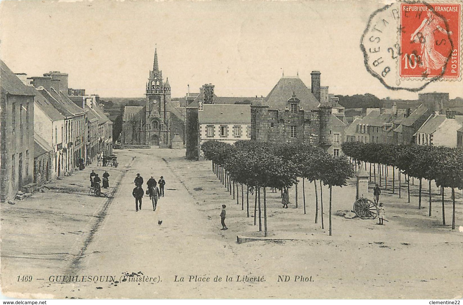 Guerlesquin * La Place De La Liberté   ( Scan Recto Et Verso ) - Guerlesquin