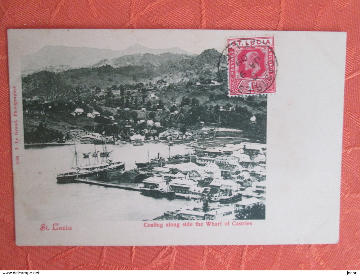 St Lucia  . Coaling Along Side The Wharf Of Castries - Sainte-Lucie