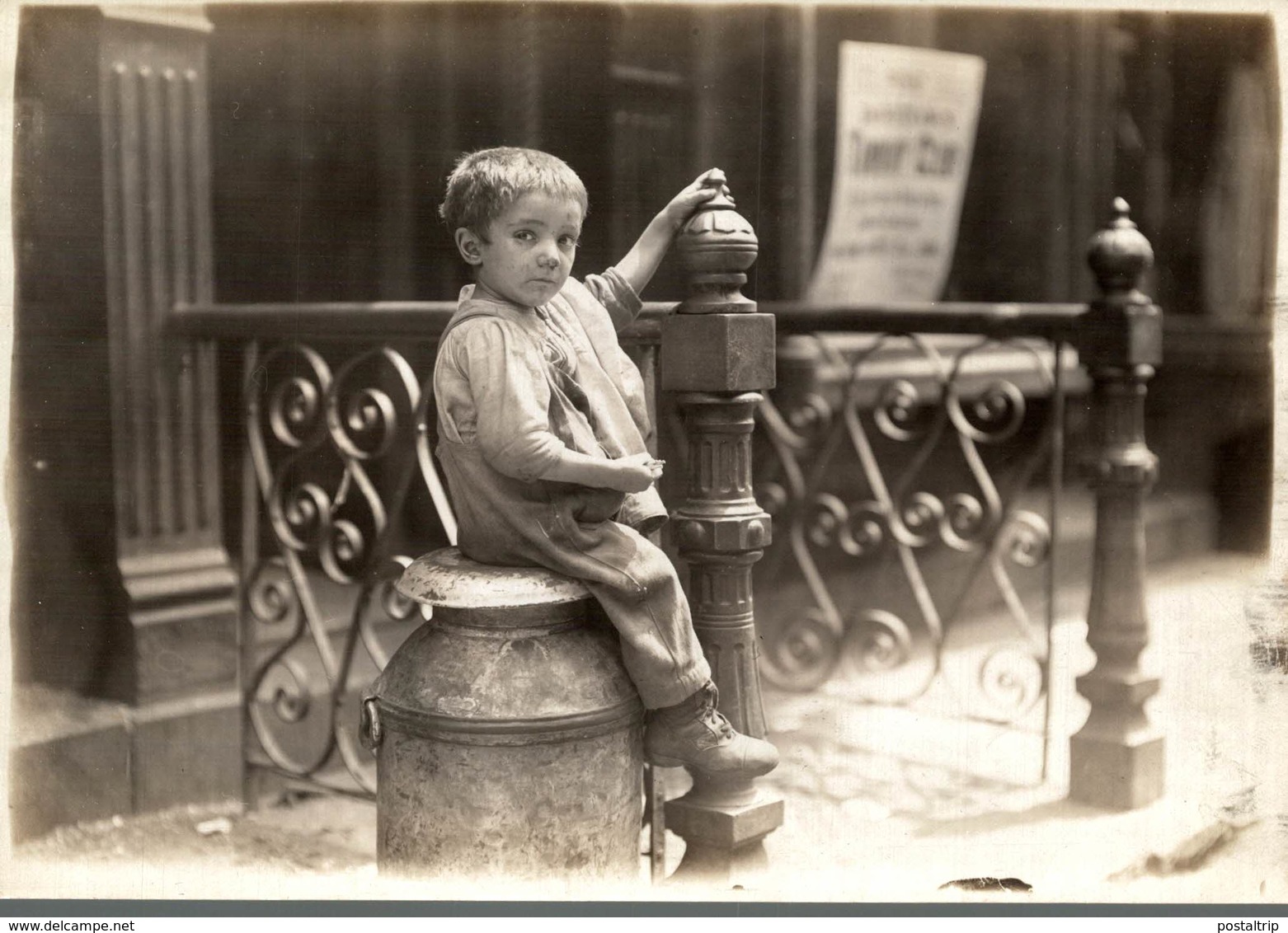 CHILDREN  PROBEBLY LONDON LONDRES  DURING WW1  NIÑOS KIDS   Fonds Victor FORBIN (1864-1947) - Guerra, Militares