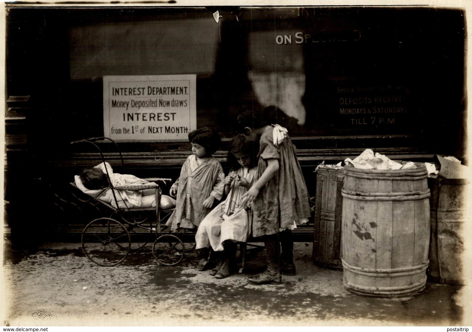 CHILDREN  POSSIBLY LONDON LONDRES  DURING WW1  NIÑOS KIDS   Fonds Victor FORBIN (1864-1947) - Guerra, Militares