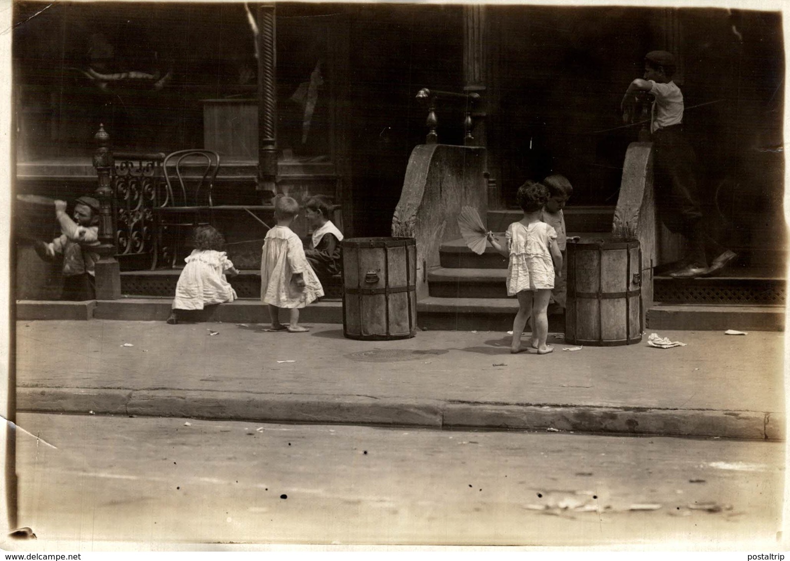 CHILDREN  PROBEBLY LONDON LONDRES  DURING WW1  NIÑOS KIDS   Fonds Victor FORBIN (1864-1947) SMALL TEAR LEFT SIDE - Otros & Sin Clasificación