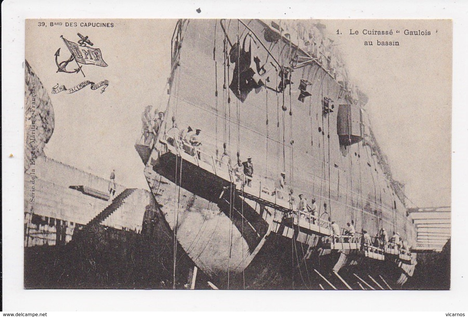 CPA BATEAU DE GUERRE Le Cuirassé "Gaulois" Au Bassin - Guerra