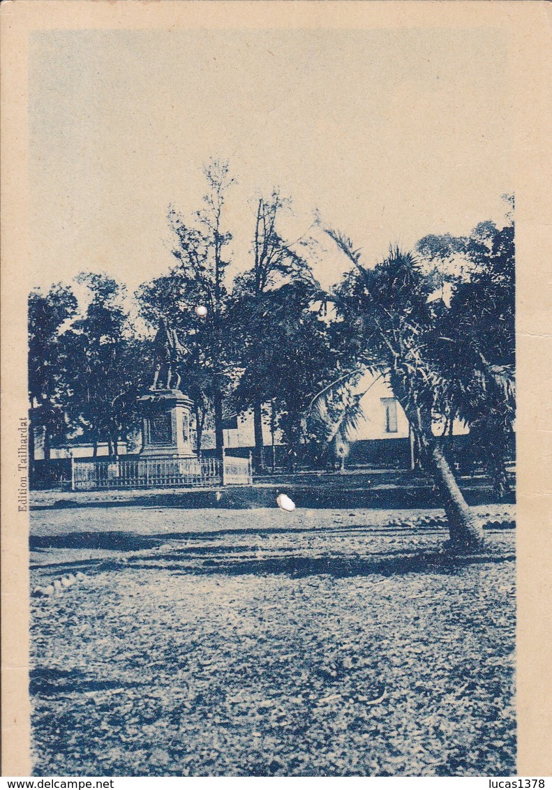 SAINT DENIS / STATUE DE MAHE DE LA BOURDONNAIS / RARE + - Réunion