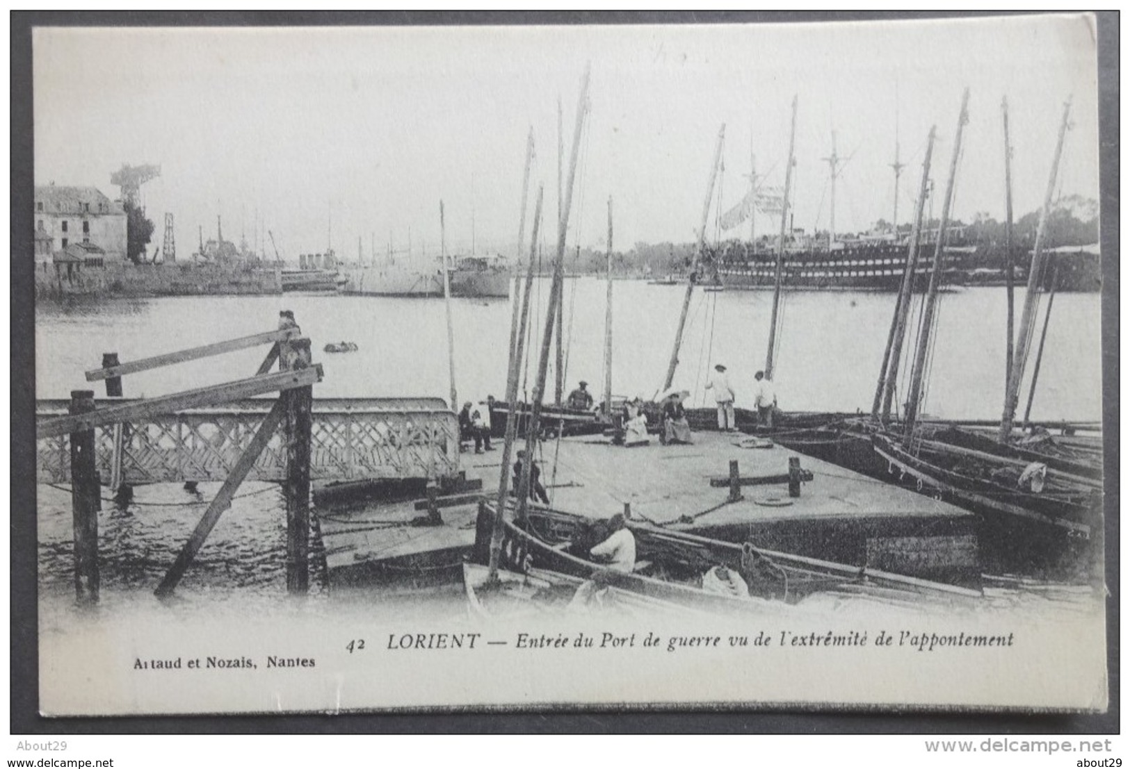 CPA 56 LORIENT - Entrée Du Port De Guerre Vu De L'extrémité De L'appontement - Artaud 42  - Réf W 25 - Lorient