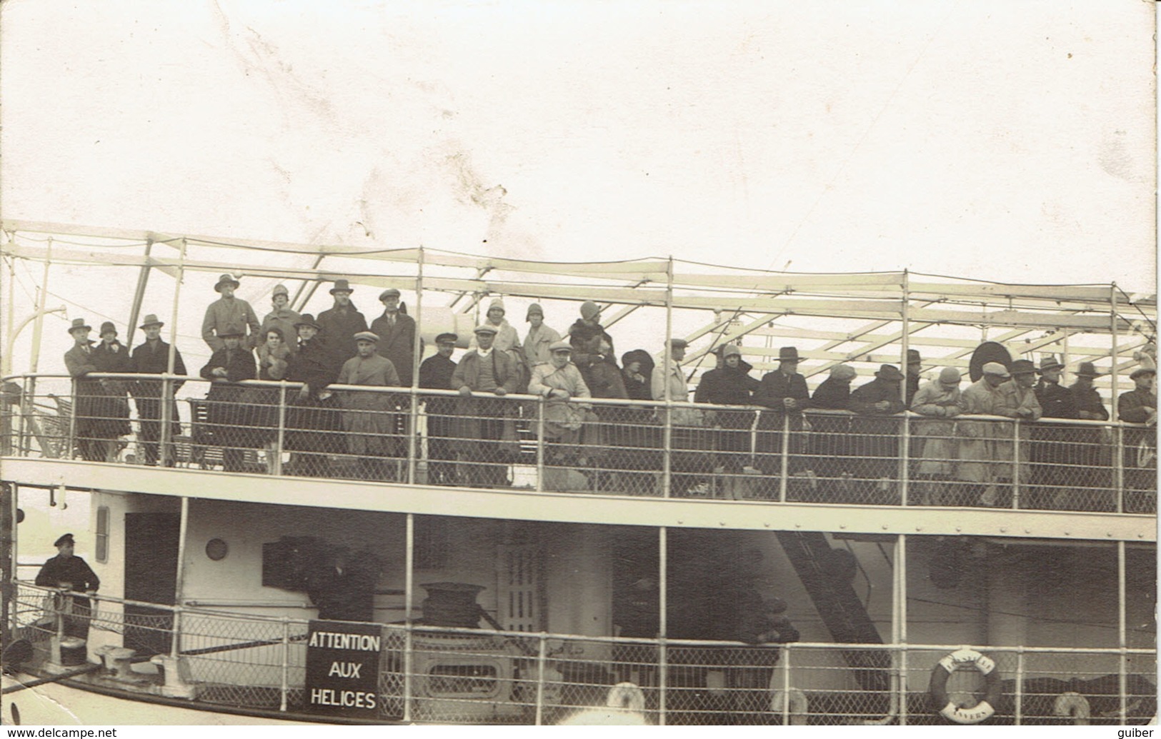 Carte Photo Bateau Paquebot Thysville Au Départ D'anvers Vers Le Congo  (attention Au Helices) - Photographie