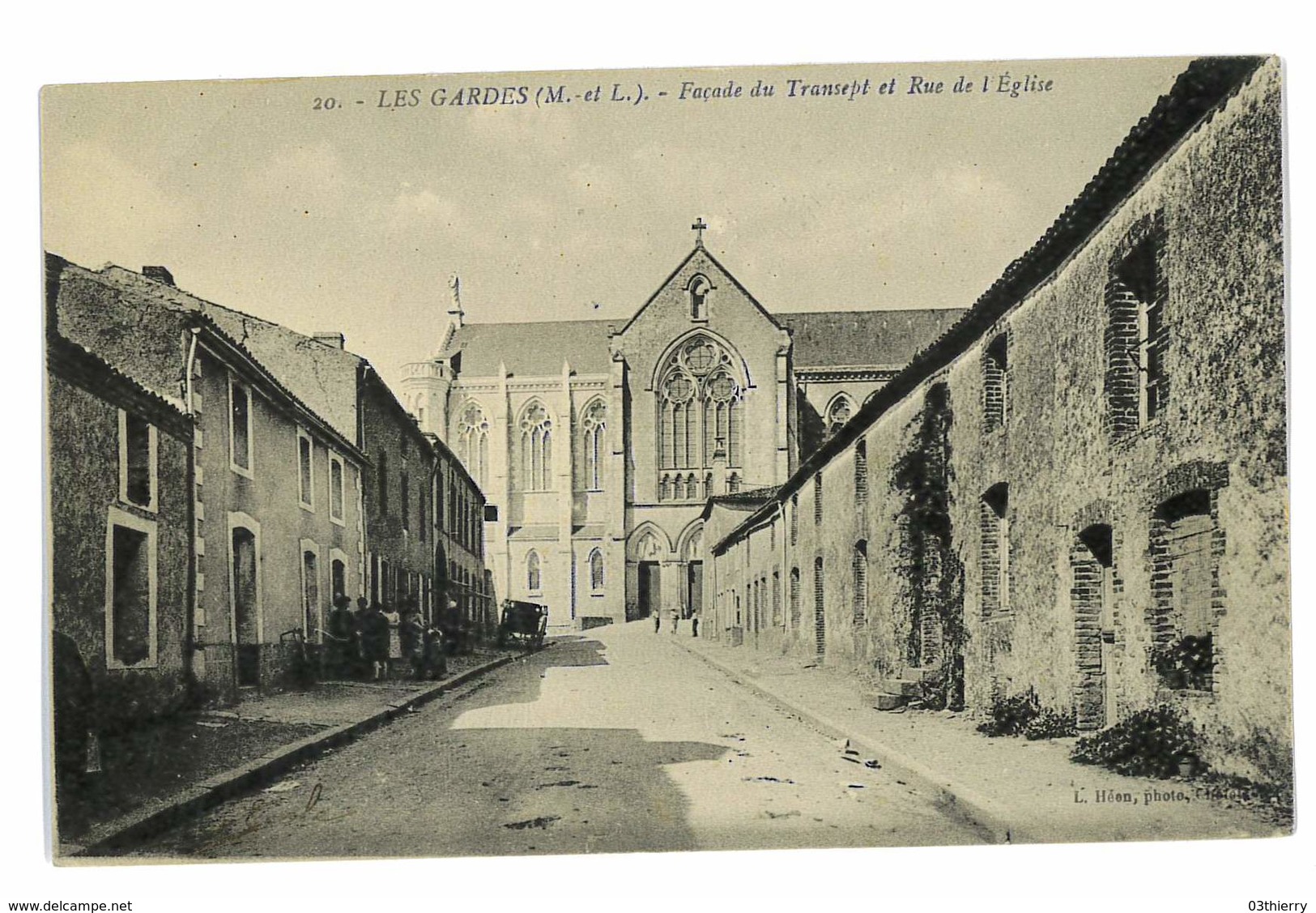 CPA 49 LES GARDES FACADE DU TRANSEPT ET RUE DE L'EGLISE - Autres & Non Classés