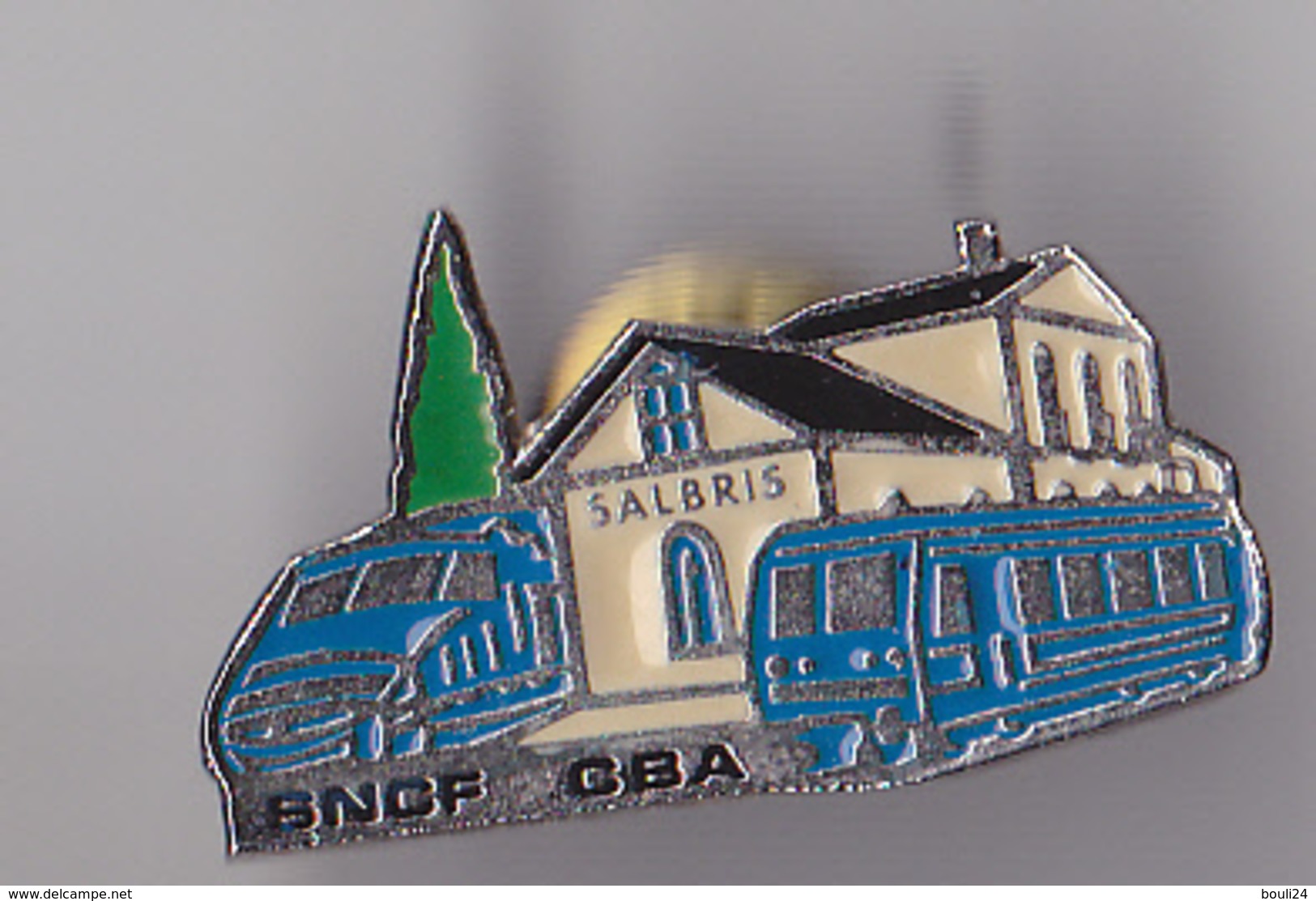 PIN'S THEME TRANSPORT GARE DE SALBRIS EN LOIR ET CHER  SNCF ET BUS - TGV