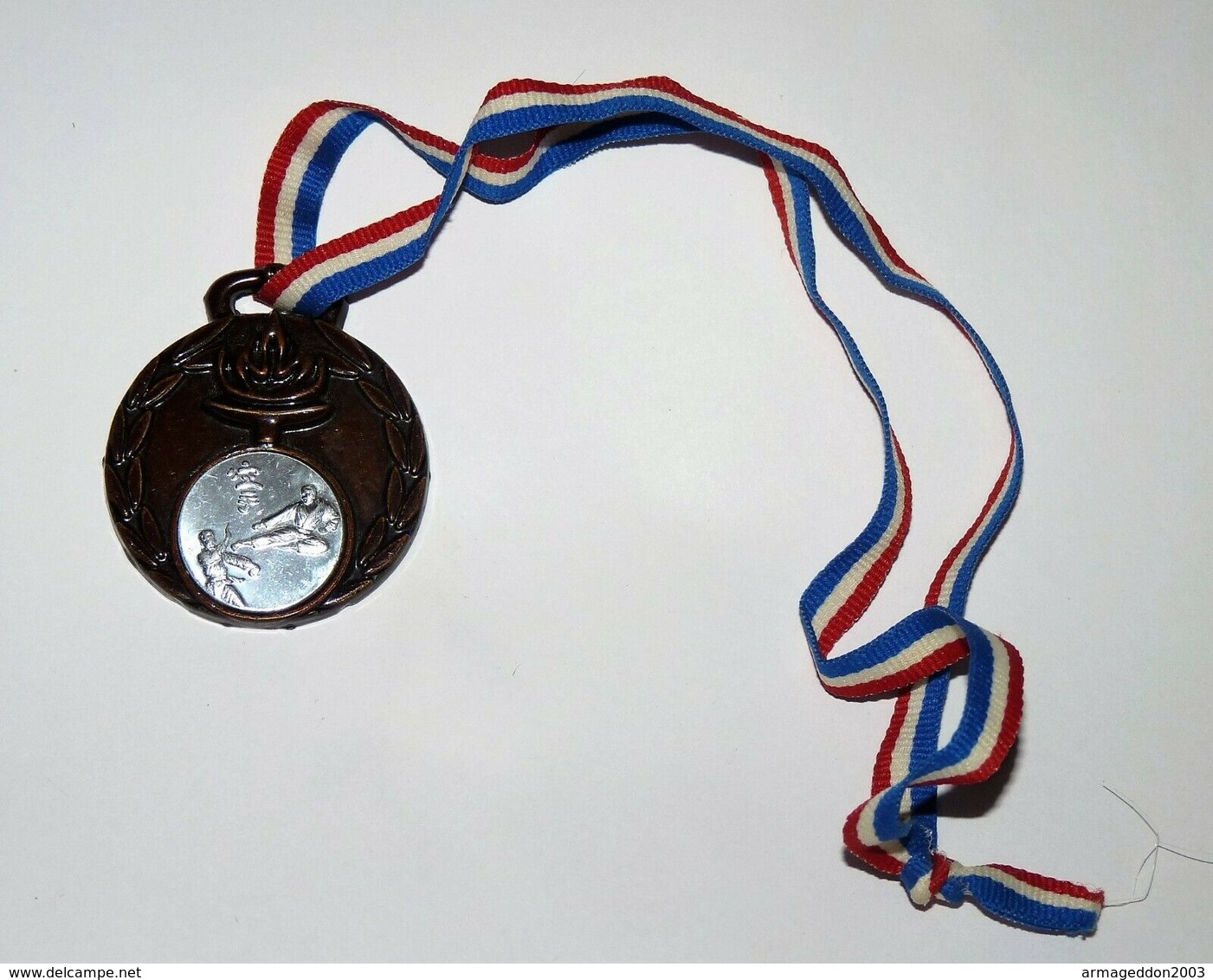 BELLE GROSSE MEDAILLE FLAMME Art Martial KARATE 5 CM - Sports De Combat