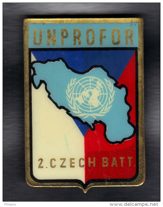 INSIGNE METAL. UNPROFOR NATIONS UNIES , 2. CZECH BATT.  (3SP55) - Autres & Non Classés