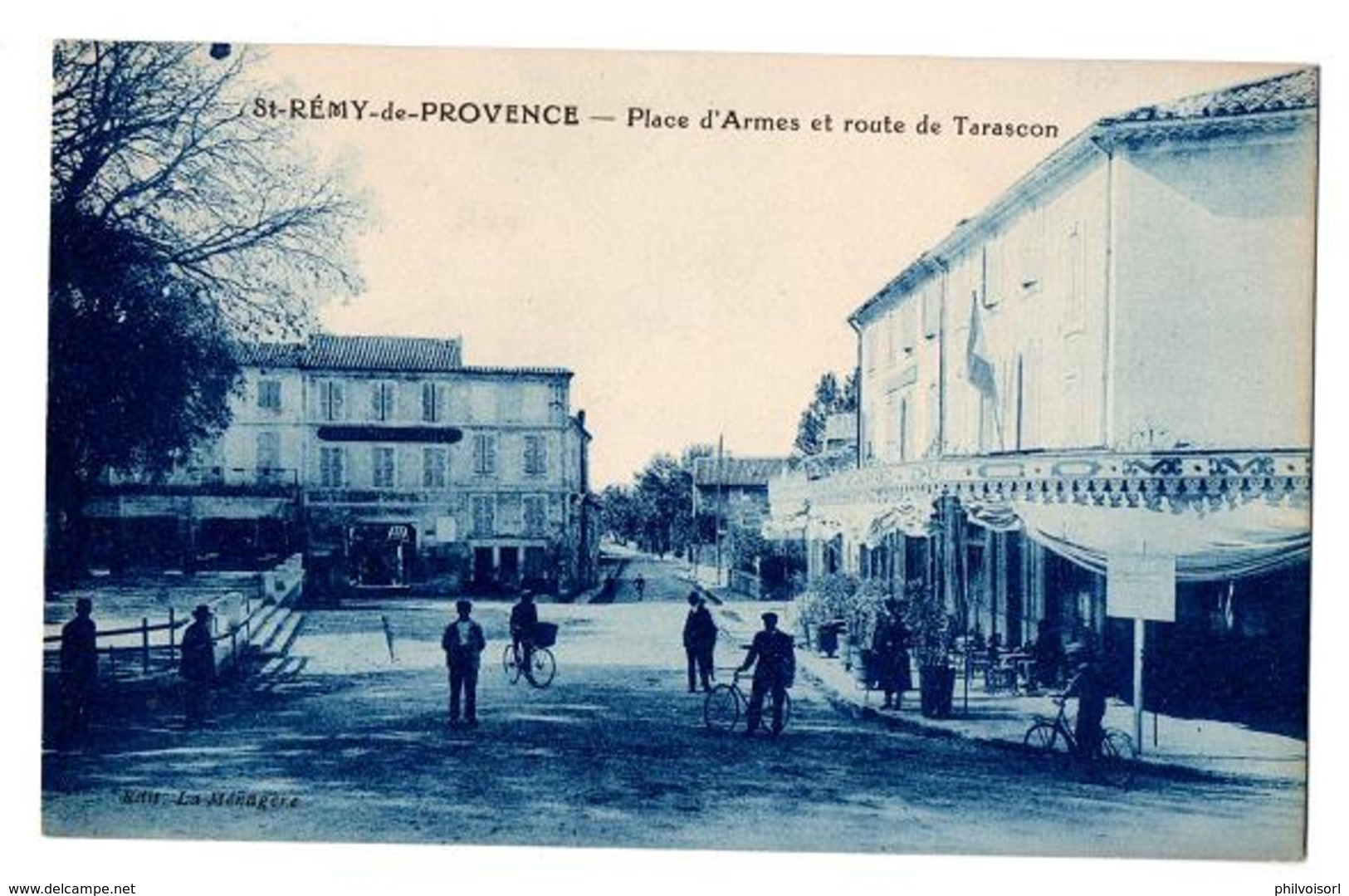 ST REMY DE PROVENCE PLACE D ARMES ET ROUTE DE TARASCON TRES ANIMEE - Saint-Remy-de-Provence