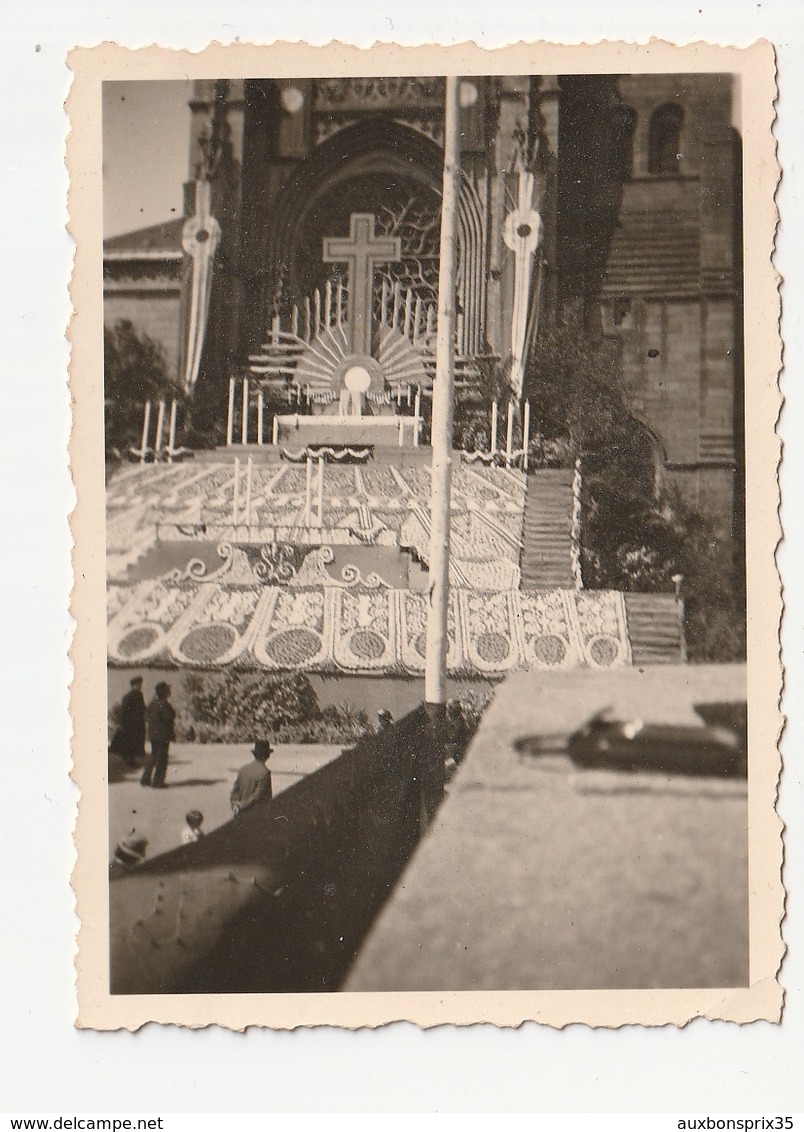 PHOTO - FOUGERES - REPOSOIR DEVANT L'EGLISE ST LEONARD POUR LE CONGRES EUCHARISTIQUE 1938 - 35 - Lieux