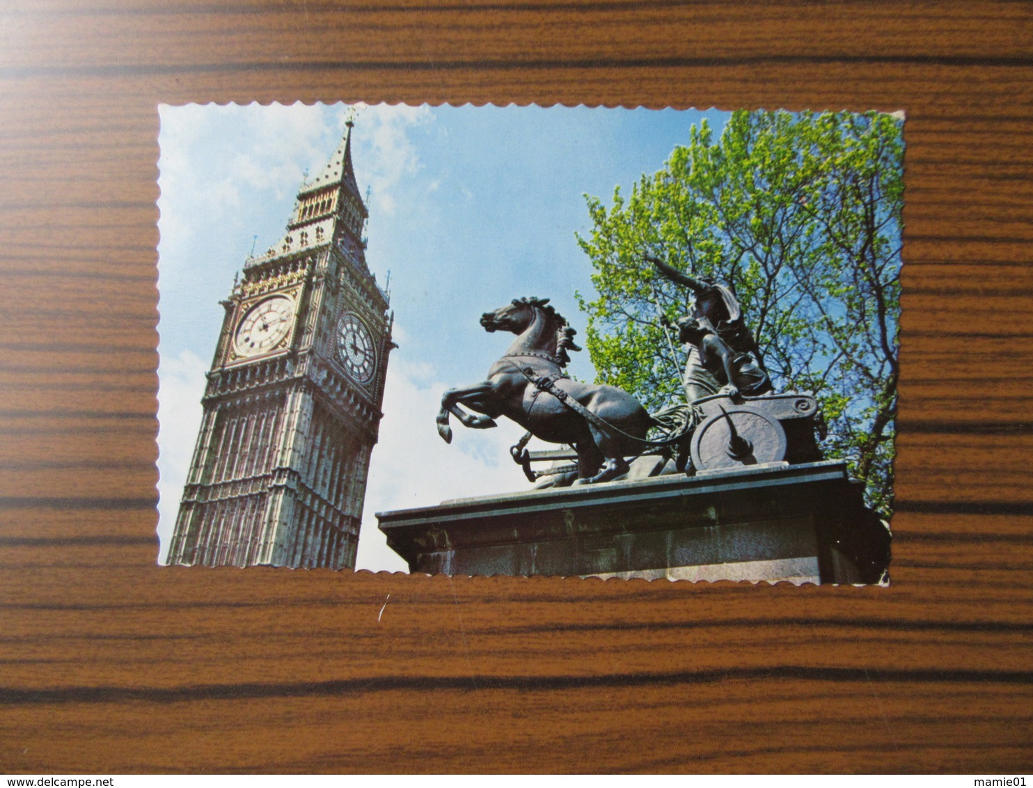 Angleterre   Londres   Big Ben And Boadicea Statue - Autres & Non Classés