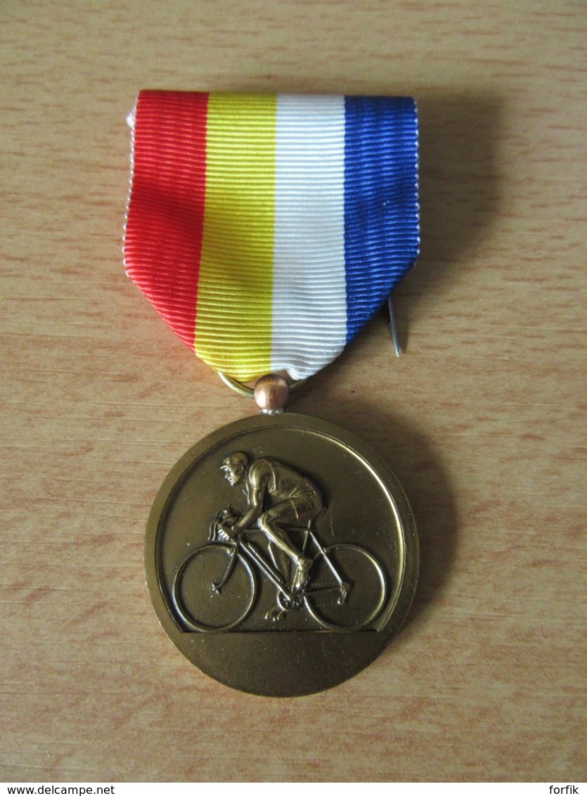 Cyclisme - Médaille De La Reconnaissance - F.F.C Comité Poitou Charente - Bronze - Signée CAM. - Superbe - Cyclisme