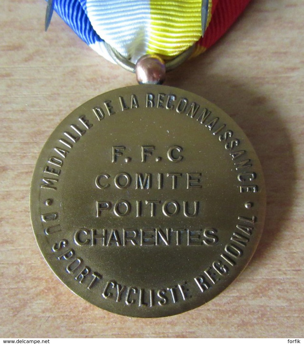 Cyclisme - Médaille De La Reconnaissance - F.F.C Comité Poitou Charente - Bronze - Signée CAM. - Superbe - Cyclisme