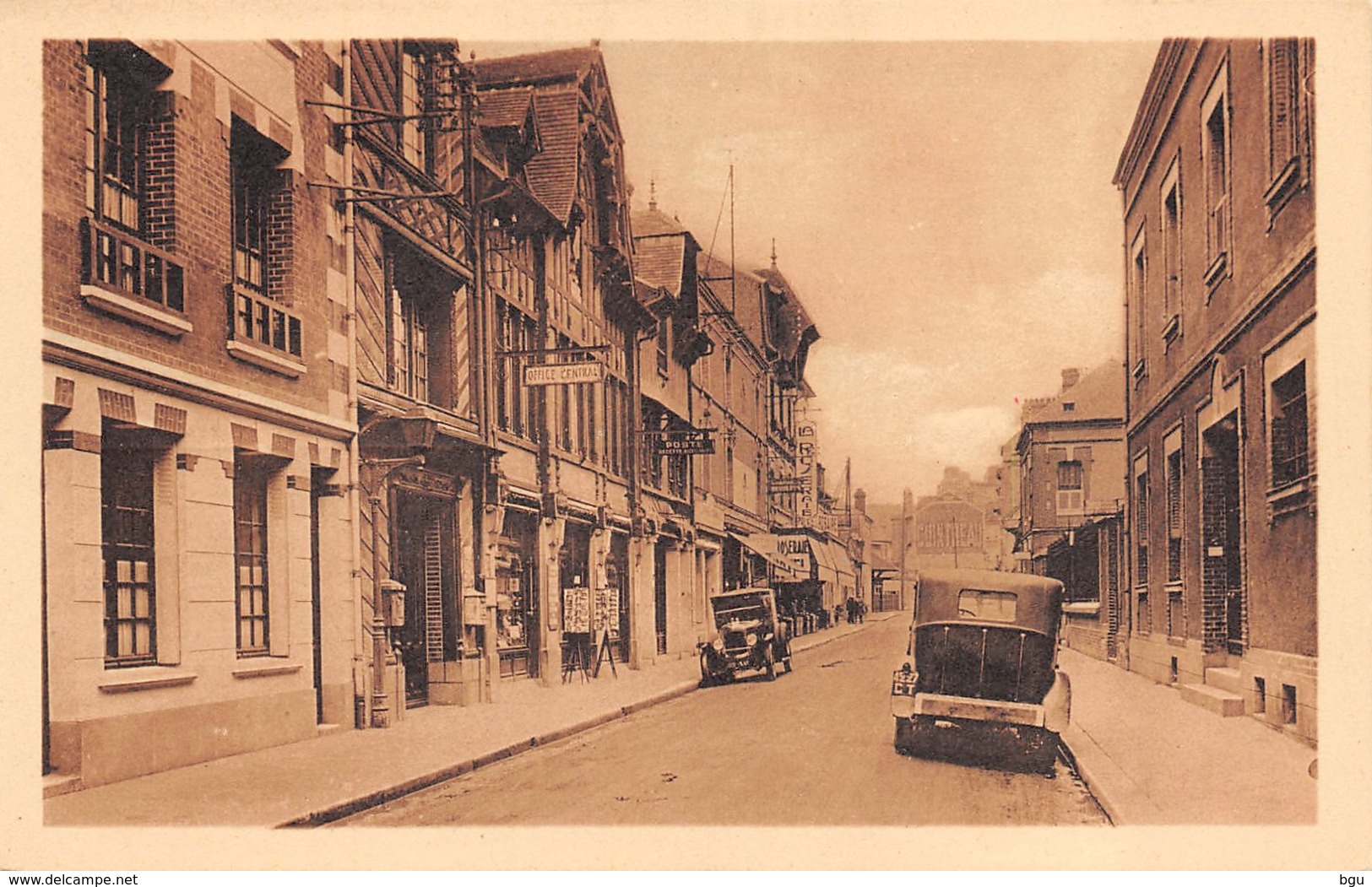 Lisieux (14) - La Rue De Livarot - Automobile - Lisieux