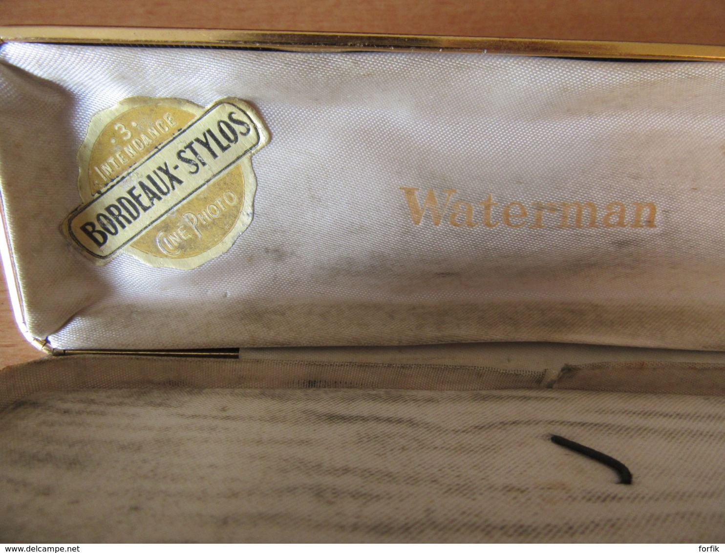 Joli Coffret Ancien Pour Stylo Waterman - En Tissus Et Dorures - Sticker Bordeaux Stylos à L'intérieur - Stylos