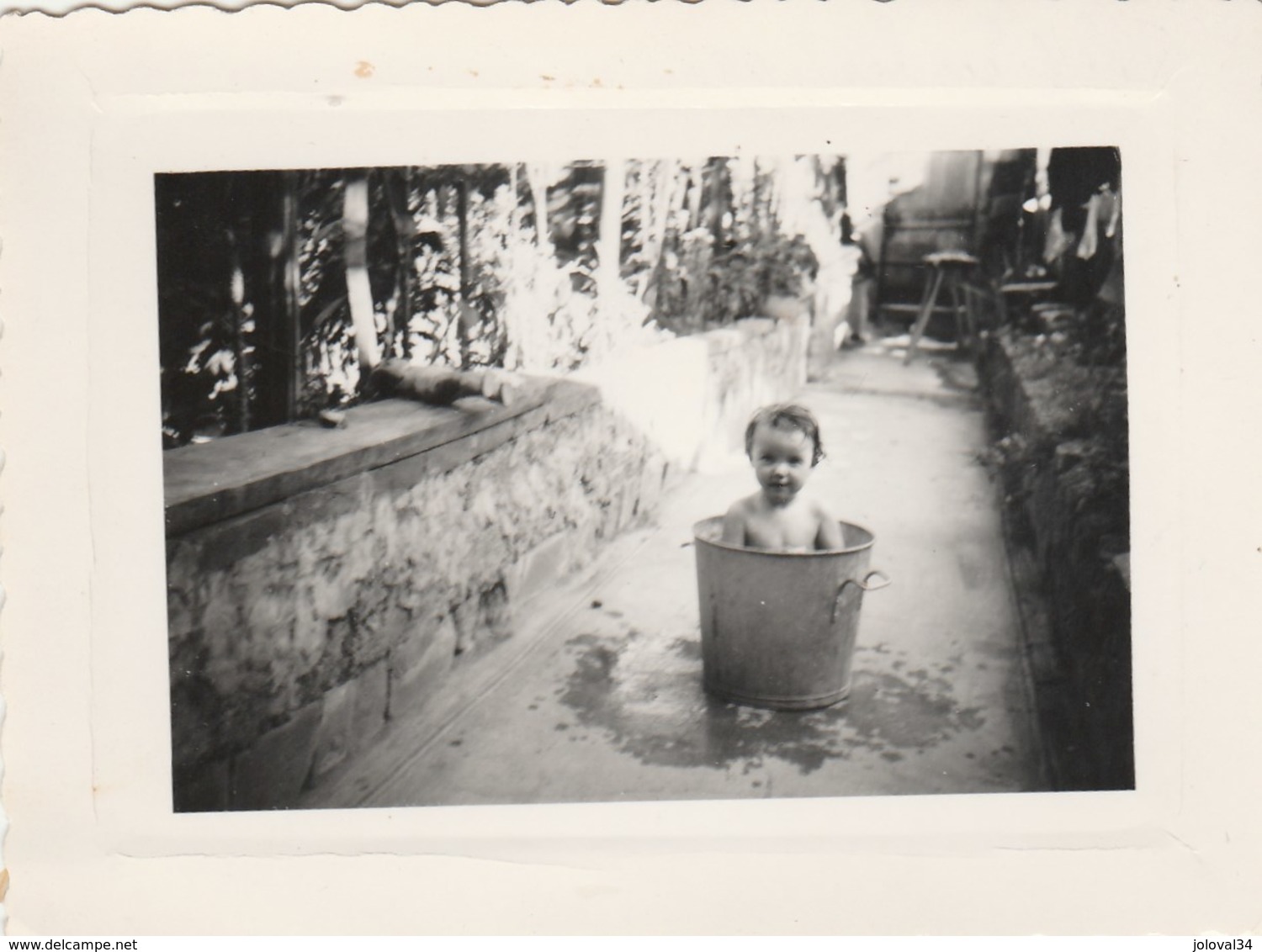 Photo Format 10,5 X 8 Cm - 1955 - Enfant Bébé Dans Une Lessiveuse - 2 Scan - Non Classés