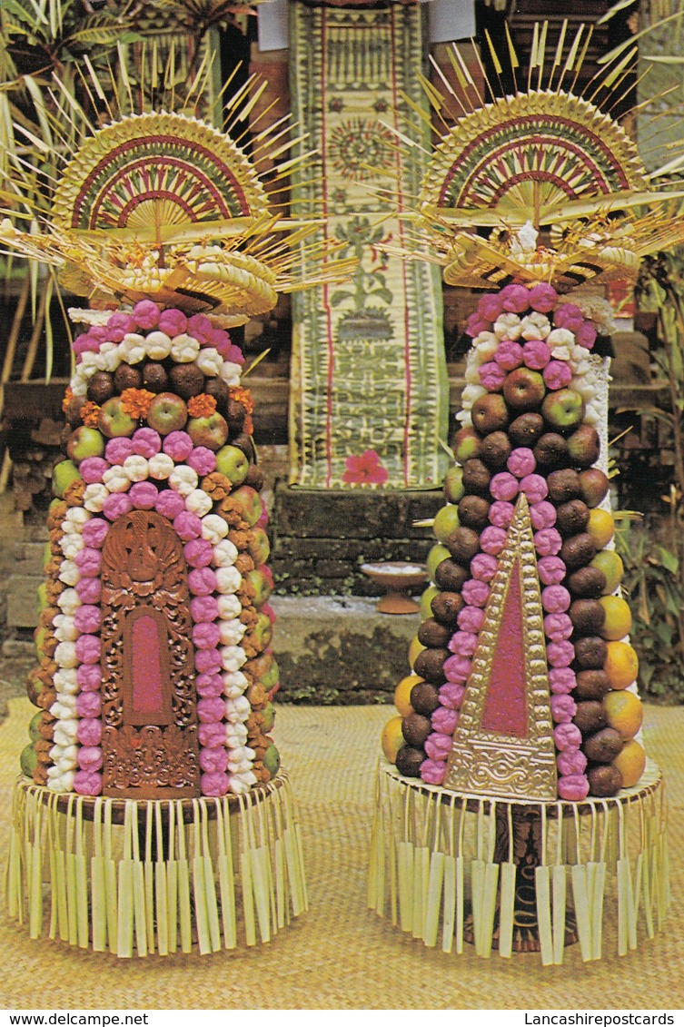 Postcard Mosaics Of Flowers And Fruits Displayed In Bali Traditional Ceremony My Ref  B23552 - Indonesia