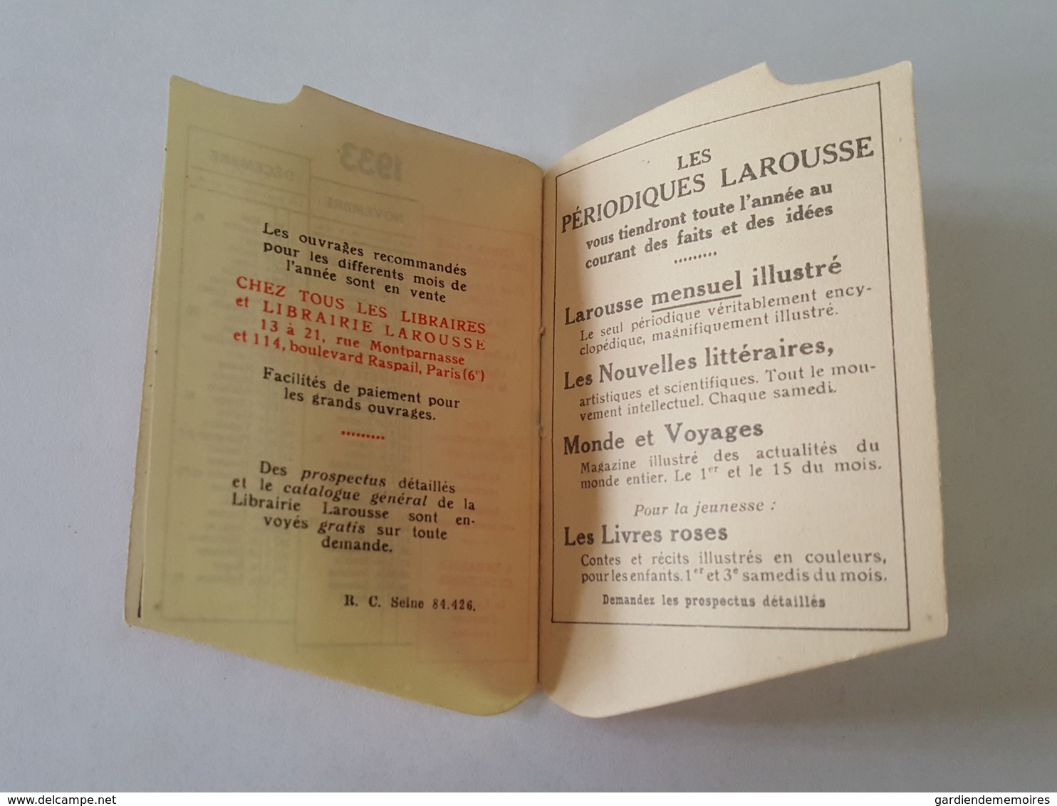 1933 Petit Calendrier en Trompe l'Oeil - Nouveau Petit Larousse Illustré, Dictionnaire - Bel état