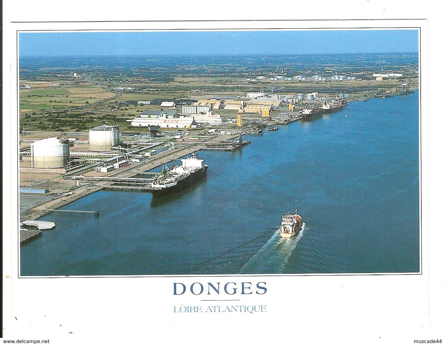 DONGES - VUE AERIENNE DES RAFFINERIES - METHANIER ET PETROLIERS A QUAI - Other & Unclassified