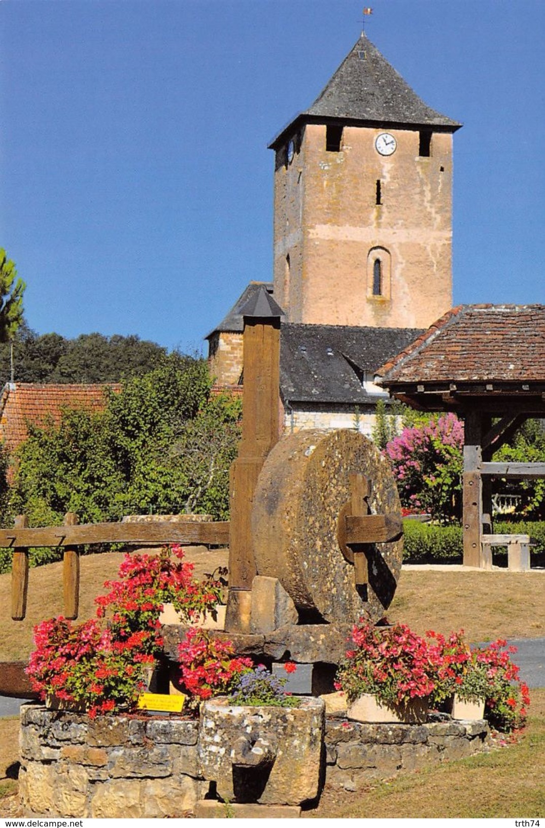 19 Saillac Ancien Moulin A Huile ( église, Meule, Horloge ) - Autres & Non Classés