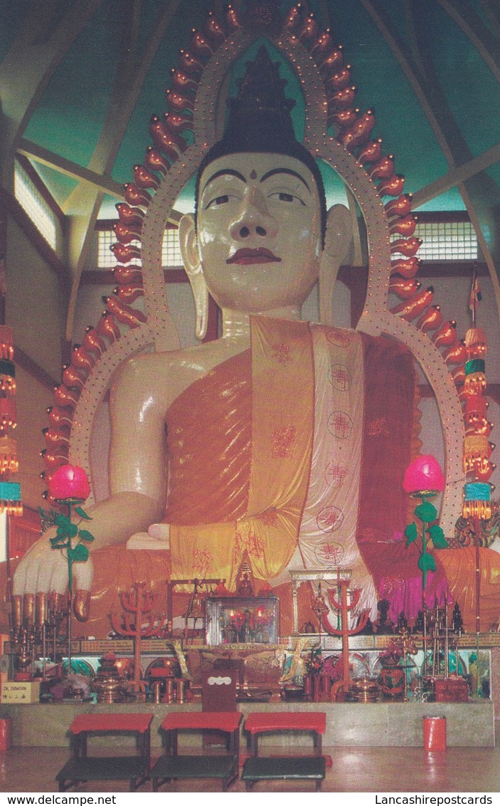 Postcard Buddhist Temple Singapore Lord Buddha In A Temple Off Race Course Road My Ref  B13039 - Singapore