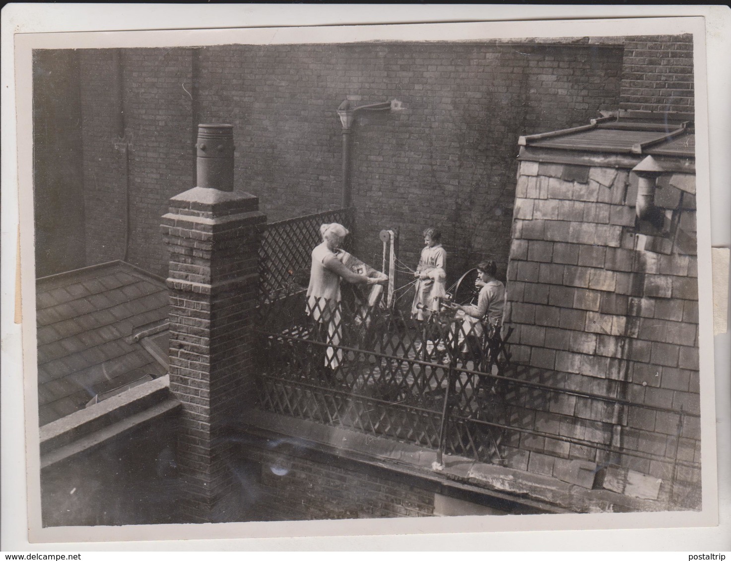 WEAVING LOOM ON A LONDON ROOF LONDRES OLD CAVENDISH STREET PREMISES  Fonds Victor FORBIN (1864-1947) - Lieux