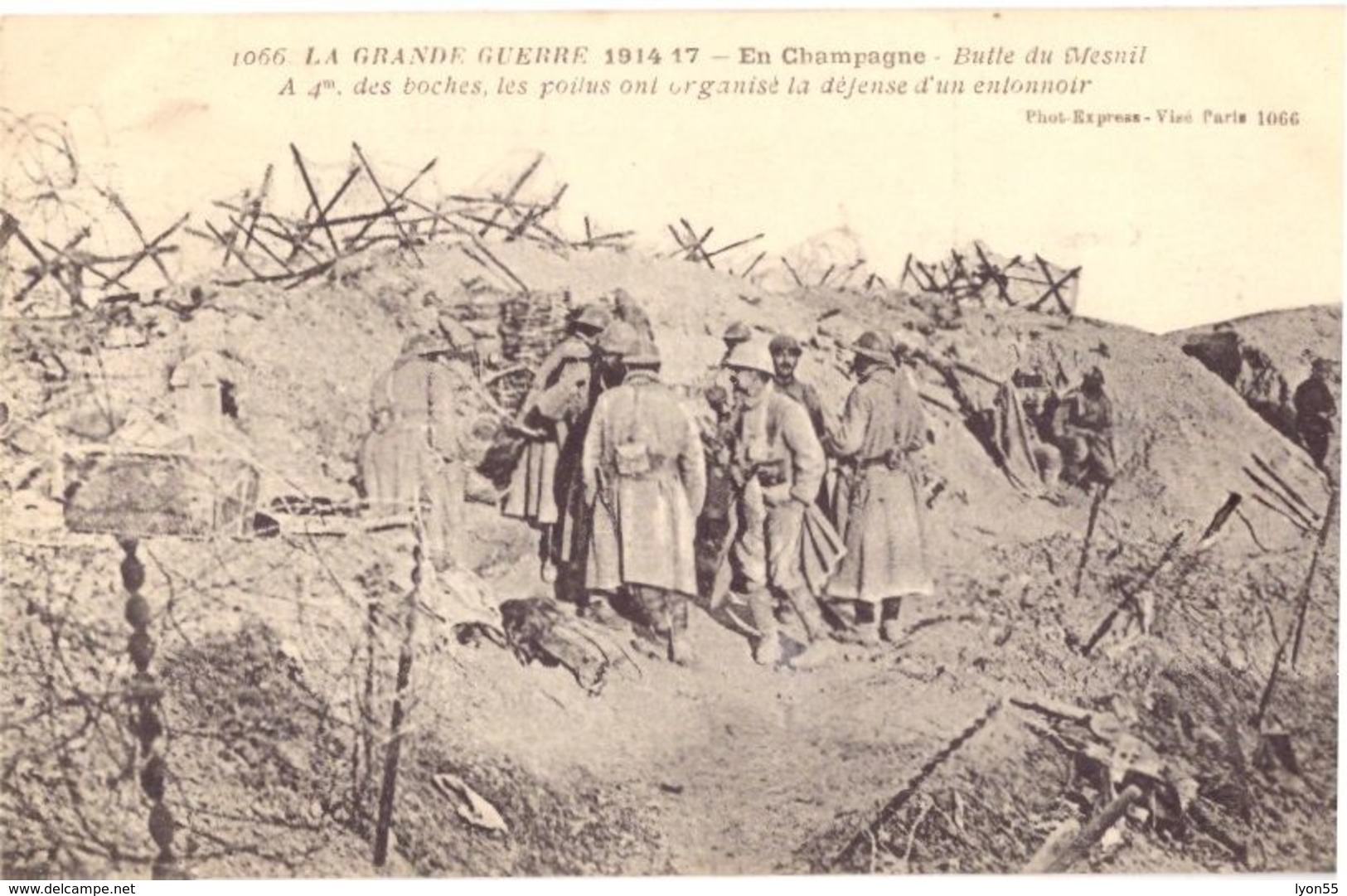 En Champagne Butte Du Mesnil A 4 M Des Boches Les Poilus Ont Organisé La Défense D'un Entonnoir - Oorlog 1914-18
