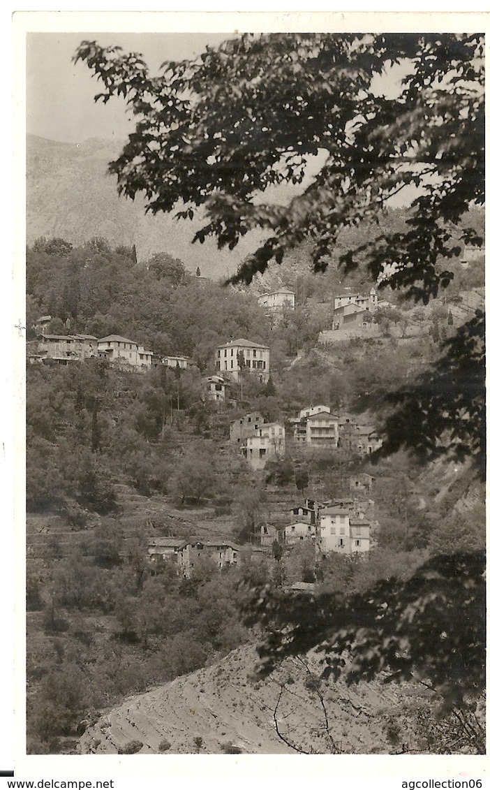 *DURANUS. UN COIN DU VILLAGE L'EGLISE ET LE RESTAURANT DES CHATAIGNIERS - Autres & Non Classés