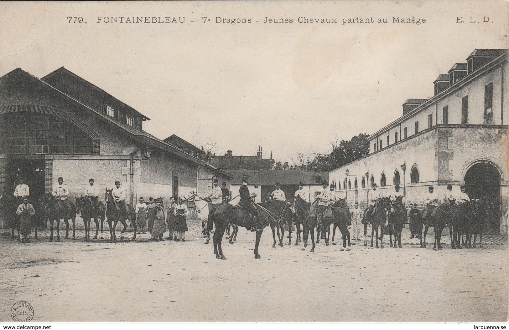 77 - FONTAINEBLEAU - 7e Dragons - Jeunes Chevaux Partant Au Manège - Fontainebleau