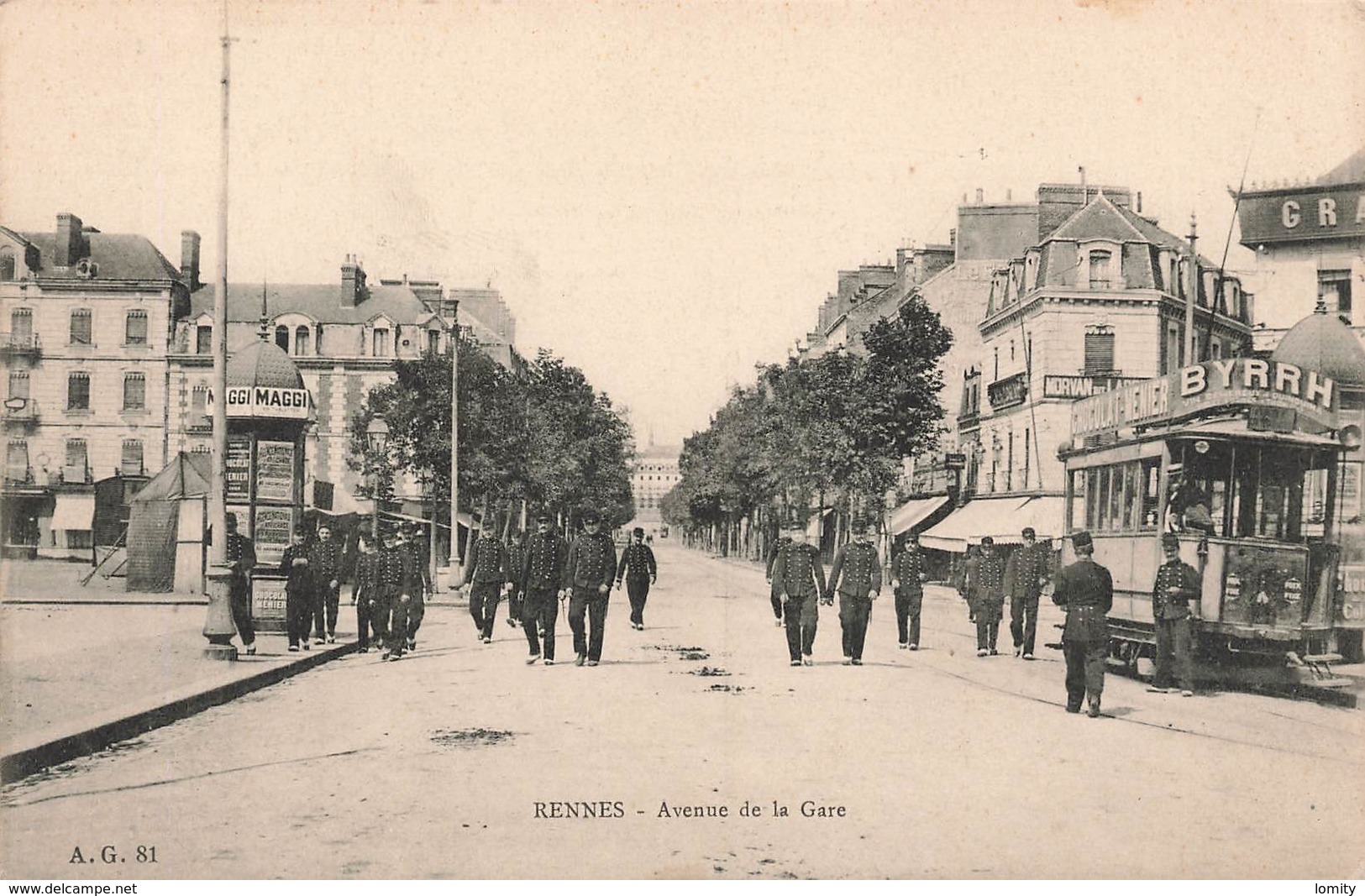 35 Rennes Avenue De La Gare Cpa Carte Animée Soldats Militaires Tram Tramway Chocolat Menier Byrrh - Rennes