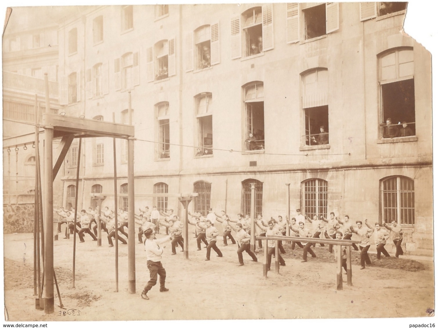 Photo Ecole Polytechnique Vers 1905 : Exercices Dans La Cour - Photo J. David, Levallois-Perret - Krieg, Militär