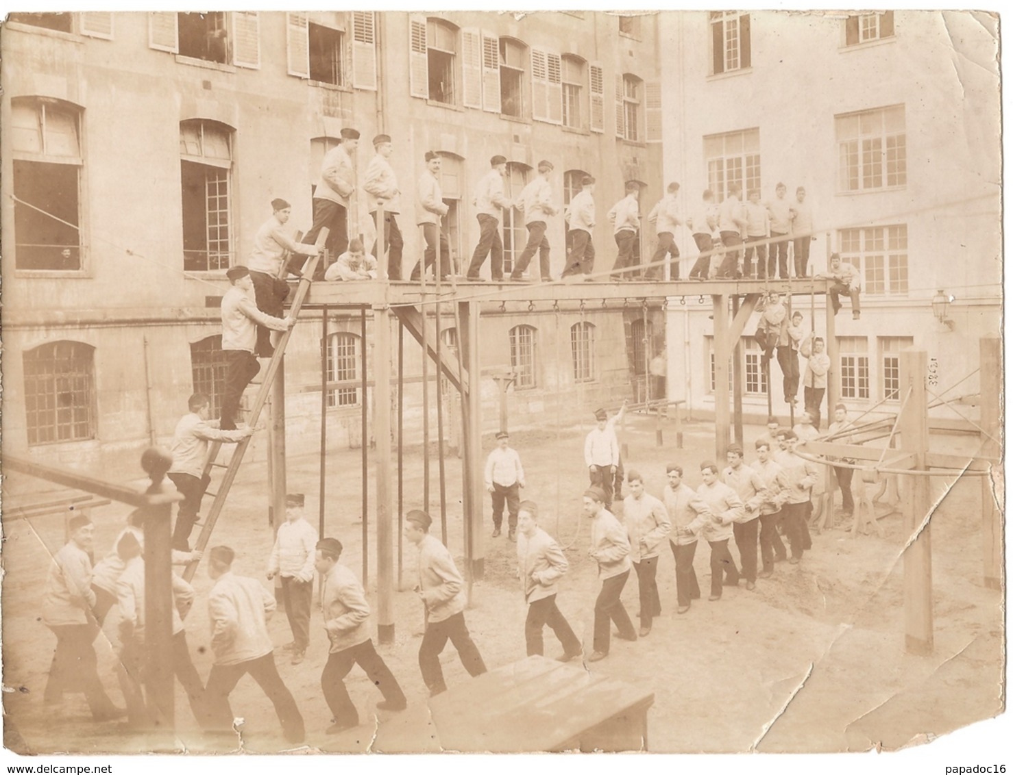 Photo Ecole Polytechnique Vers 1905 : Exercices Dans La Cour - Photo J. David, Levallois-Perret - Krieg, Militär