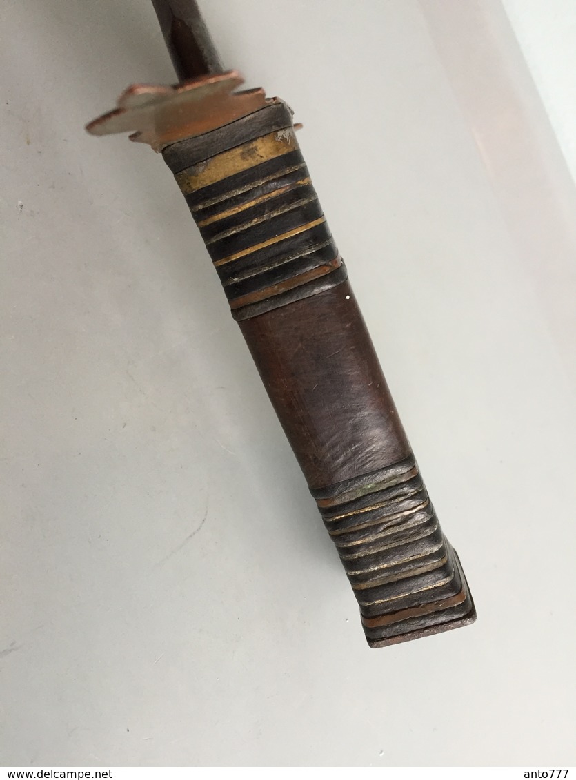 dague ancienne origine à déterminer tout métal époque XIX ou WW1